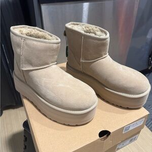UGG Women's Mustard Platform